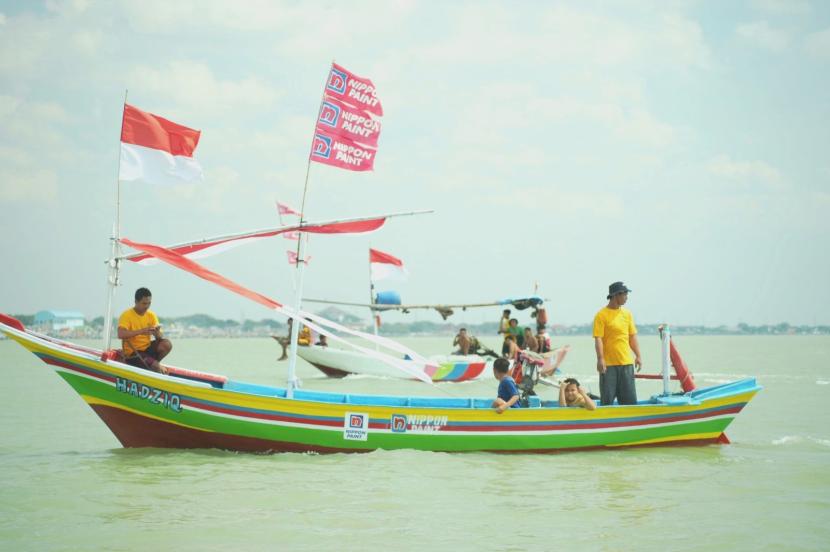 Kapal nelayan di Pantai Boom Tuban, Jawa Timur. 