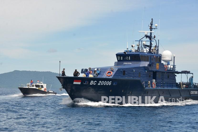 Kapal patroli Bea Cukai, Dirpol Air dan Kementerian Kelautan dan Perikanan (KKP) melakukan patroli laut, (ilustrasi).