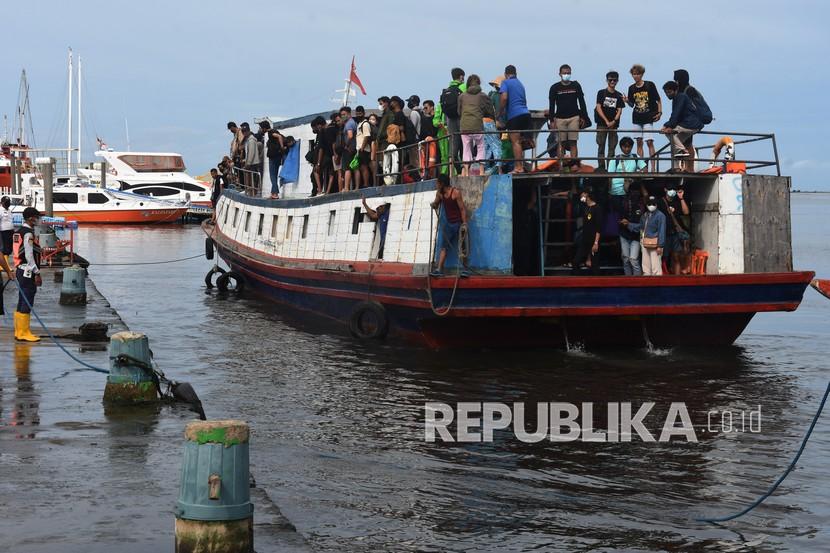Kapal penumpang (ilustrasi). Sebuah kapal pengangkut PMI ilegal dilaporkan tenggelam di Selangor, Malaysia, pada 25 Desember 2021.