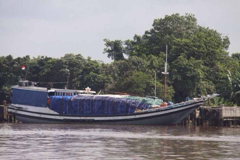 Kapal penyelundup rotan yang diringkus Bea Cukai Kalimantan Barat