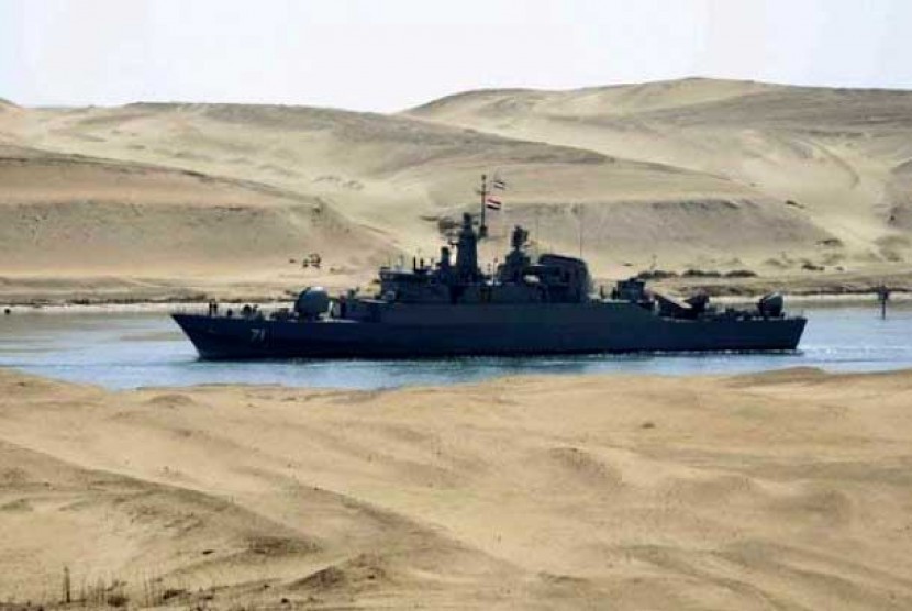  Kapal perang AL Iran saat melintas di Terusan Suez Mesir, bulan Februari tahun 2011.