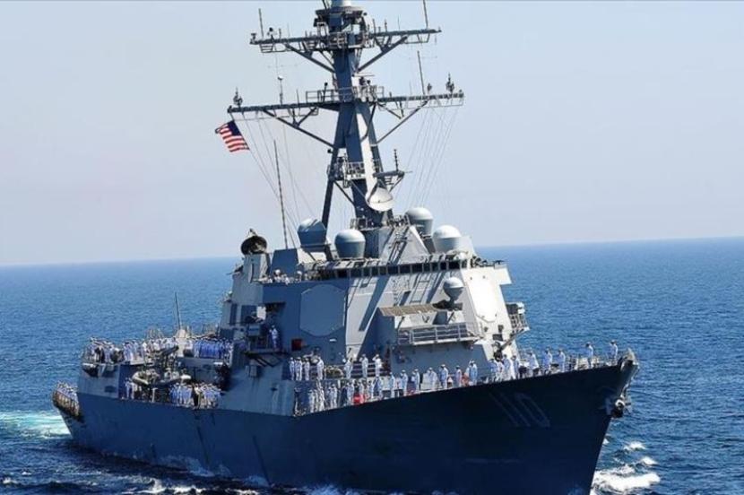 Kapal perang berbendera Amerika Serikat.