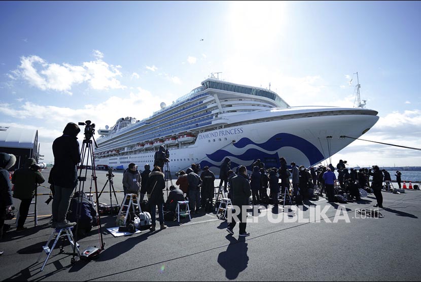 Jepang akhirnya mengizinkan beberapa penumpang lanjut usia yang dinyatakan negatif virus corona untuk meninggalkan kapal pesiar Diamond Princess (Foto: kapal pesiar Diamond Princess)