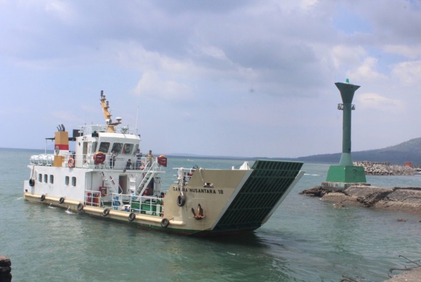 Kapal rede wisata Gandha Nusantara 18 milik PT. Pelayaran Indonesia (Pelni)