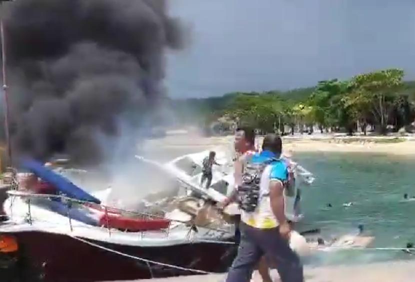 Kebakaran kapal cepat atau soeedboat rombongan Pasangan Calon Gubernur dan Wakil Gubernur Maluku Utara Benny Laos - Sabrin Sehe.