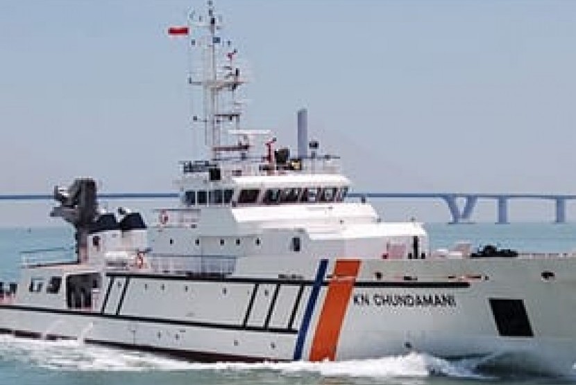Kapal Sea and Coast Guard KN Chundamani P.116 bergerak dari Dermaga KSOP Mantuil dengan ABK terdiri dari 31 orang dan 4 orang Rescuer Kansar Banjarmasin menuju perairan Pulau Sembilan untuk melakukan penjemputan terhadap 6 orang korban yang berada di kapal KM Rezeki Utama.