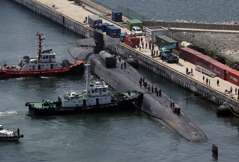 Kapal selam rudal jelajah bertenaga nuklir (SSGN) Amerika Serikat pada Jumat (16/6/2023) tiba di Korea Selatan. AS mengirim kapal selam bertenaga nuklir ke Timur Tengah