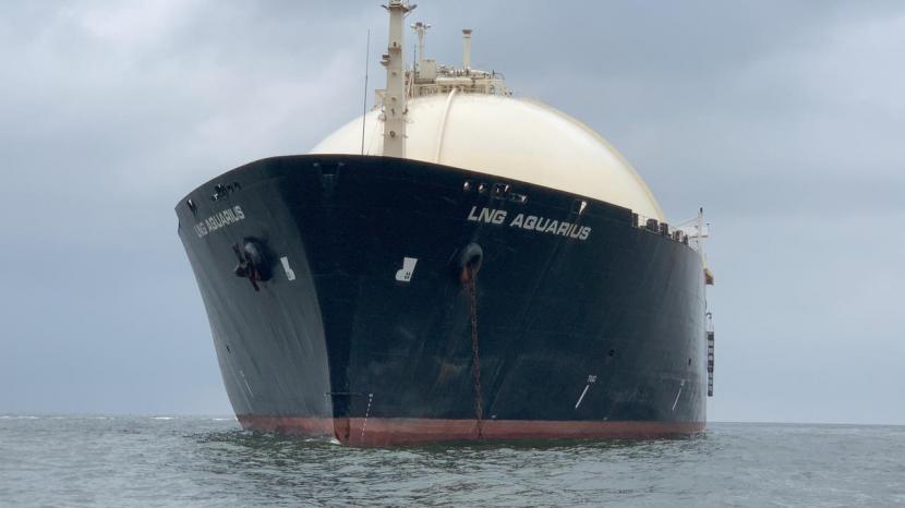 Kapal tanker pembawa minyak. Satuan Kerja Khusus Pelaksana Kegiatan Hulu Minyak dan Gas Bumi (SKK Migas) bersama Kontraktor Kontrak Kerja Sama (KKKS) menargetkan penambahan produksi minyak 3.500 barel per hari (bph) di tahun ini. 