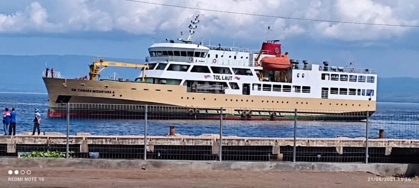 Kapal ternak KM Camara Nusantara 4 tiba di Pelabuhan Calabai, Nusa Tenggara Barat (NTB). PT Pelayaran Nasional (Persero) atau Pelni  memasang target pada tahun ini untuk produksi kontainer mencapai 12.521 TEUs. Dalam operasional tol laut, Pelni mengangkut angkutan barang dan ternak. 