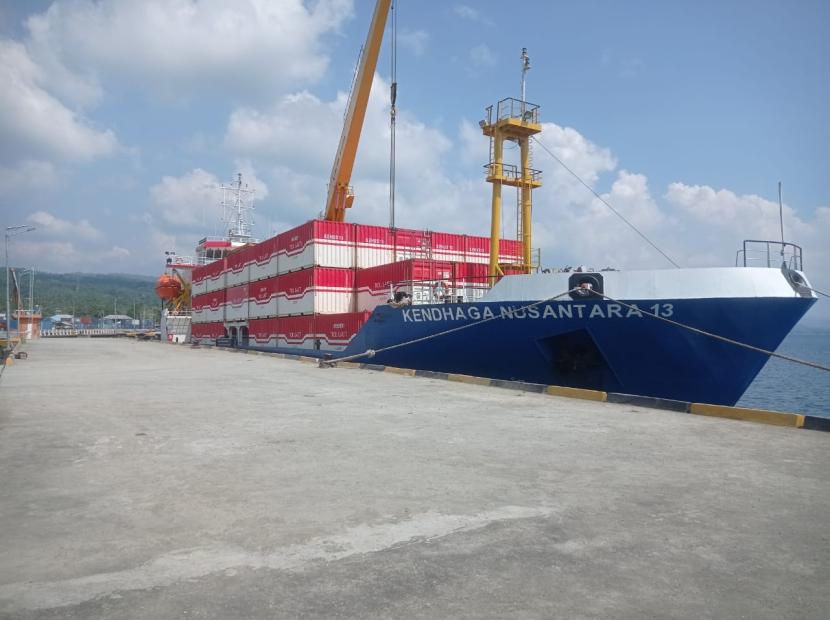 Kapal tol laut (ilustrasi). Peningkatan konektivitas antar pelabuhan dinilai memperlancar tol laut di Indonesia.