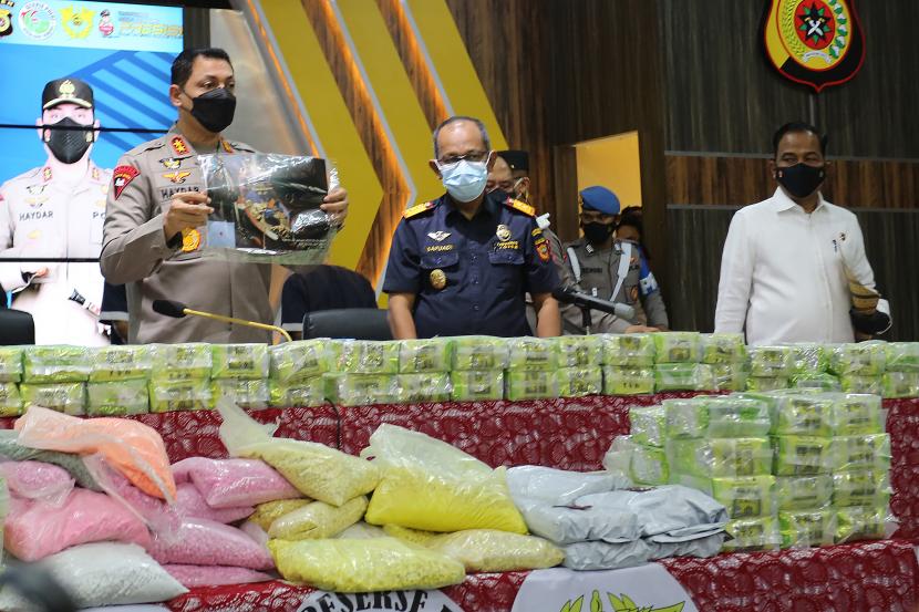 Sebanyak 20 tersangka peredaran narkotika ditangkap Satuan Reserse Narkoba Polresta Bogor Kota, dalam kurun waktu satu bulan sejak Desember 2021. 