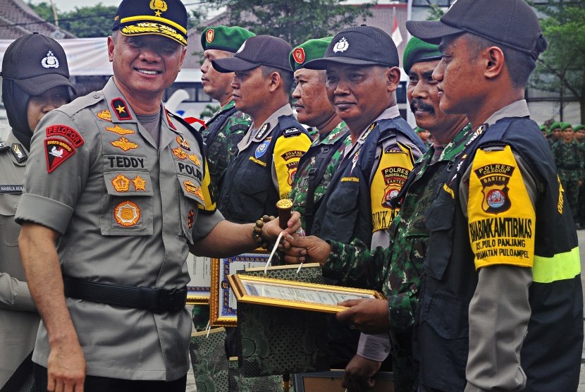  Kapolda Sumatera Barat Irjen Pol Teddy Minahasa Putra meminta agar pemeriksaan awal serta pendataan warga yang akan divaksin selalu diperkuat sebagai kunci mengantisipasi adanya joki vaksin.
