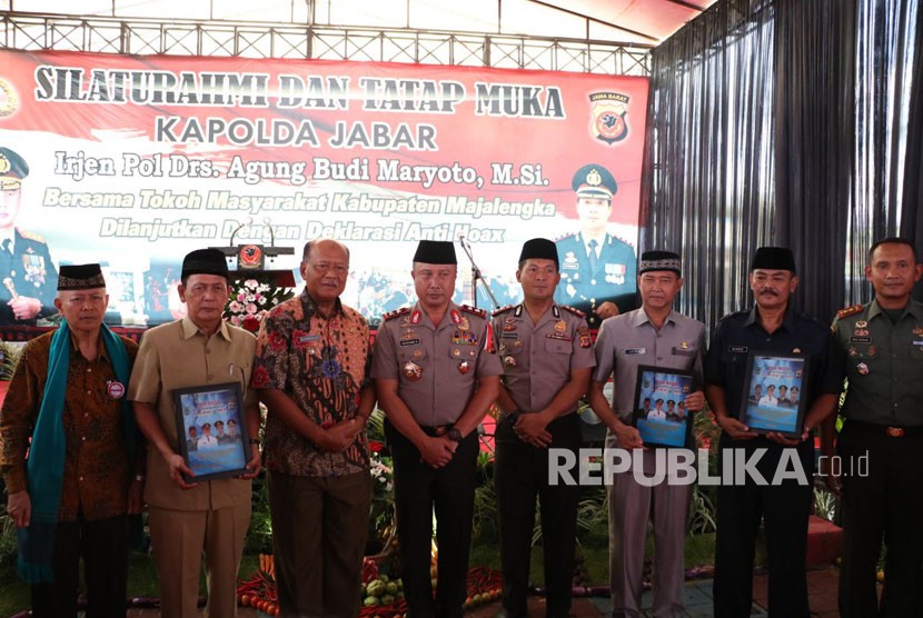 Kapolda Jabar, Irjen Pol Drs Agung Budi Maryoto saat deklarasi antihoaks.
