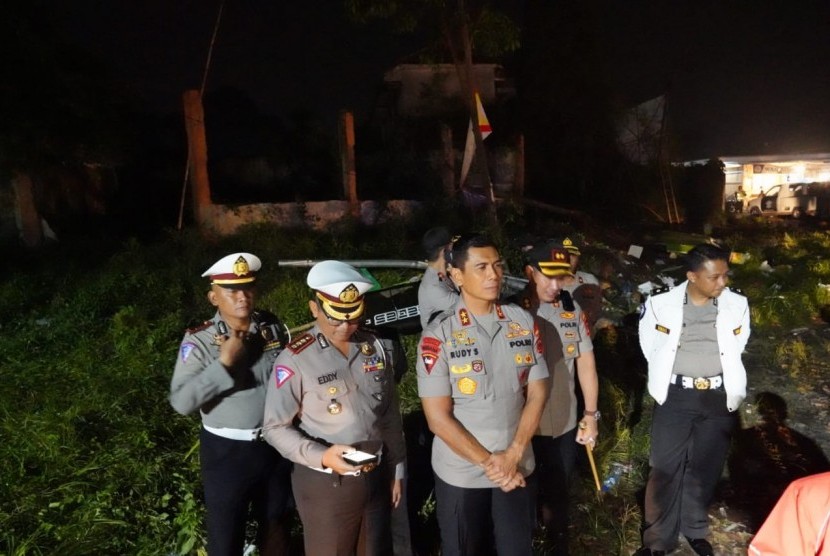 Kapolda Jabar, Irjen Rudy Sufahriadi meninjau lokasi kecelakaan bus di Ciater Subang yang menewaskan delapan orang