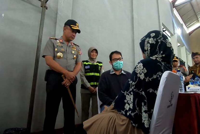 Kapolda Jabar meninjau kegiatan bakti sosial di Pasirjambu, Kabupaten Bandung, Sabtu (2/3). 