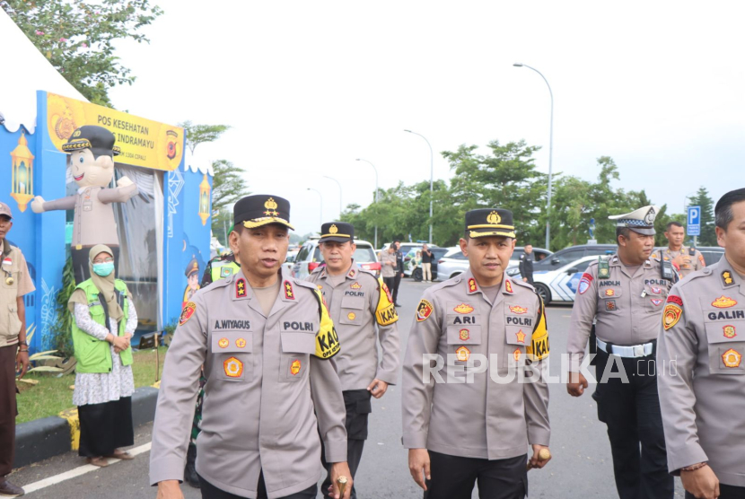 Kapolda Jawa Barat, Irjen Pol Akhmad Wiyagus, mengunjungi  Rest Area KM 130 A Tol Cipali, wilayah hukum Polres Indramayu, Senin (24/3/2025). 