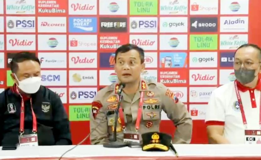 Kapolda Jawa Tengah, Irejan pol Ahmad Luthfi pada konferensi pers sebelum pertandingan perdana penyisihan Grup A Piala Presiden 2022 di Stadion Manahan Solo, Sabtu (11/6).