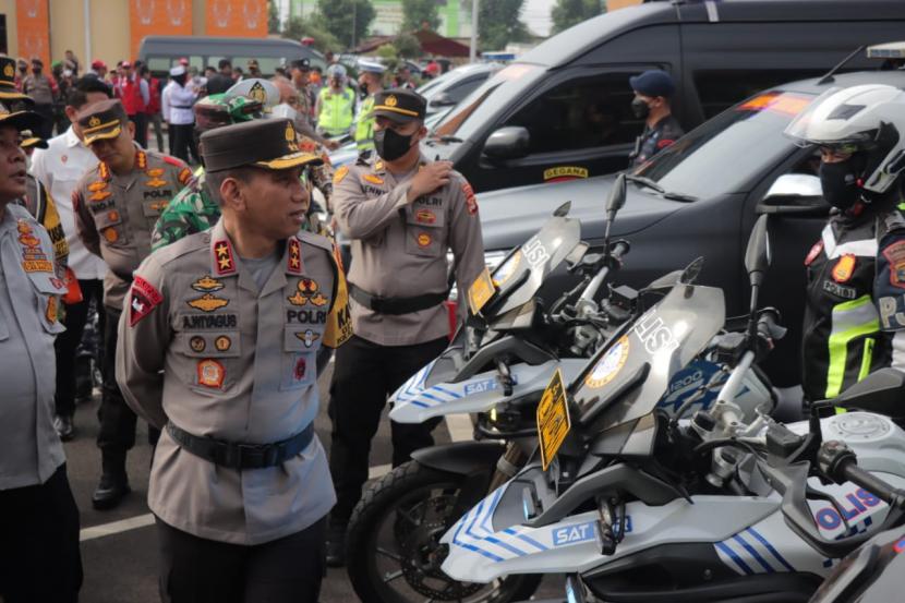 Kapolda Lampung Irjen Pol Akhmad Wiyagus mengecek kesiapan pengamanan Nataru di Lampung, Kamis (22/12/2022). 