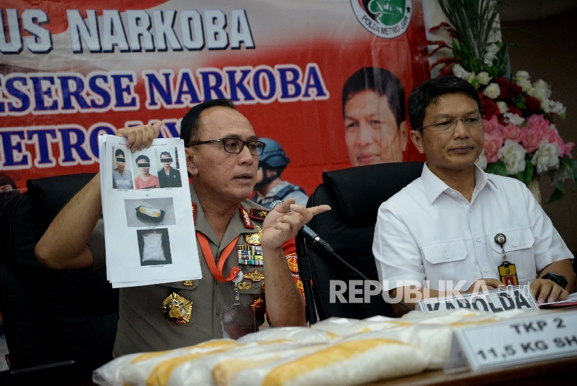  Kapolda Metro Jaya Irjen M Iriawan memberikan keterangan saat rilis kasus narkoba di Mapolda, Jakarta, Senin (6/3). 