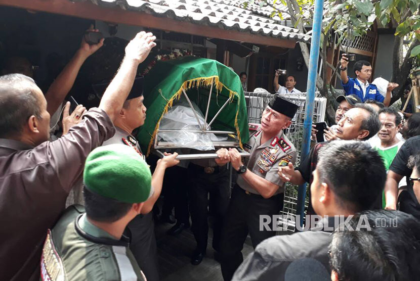 Pemakaman Italia Chandra Kirana Putri, korban penembakan pencuri motor.