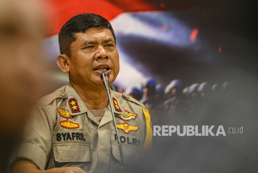 Kapolda Sulteng Irjen Pol Syafril Nursal memberikan keterangan pers saat rilis akhir tahun kasus terorisme Poso di Mapolda Sulteng di Palu, Sulawesi Tengah, Selasa (31/12/2019).