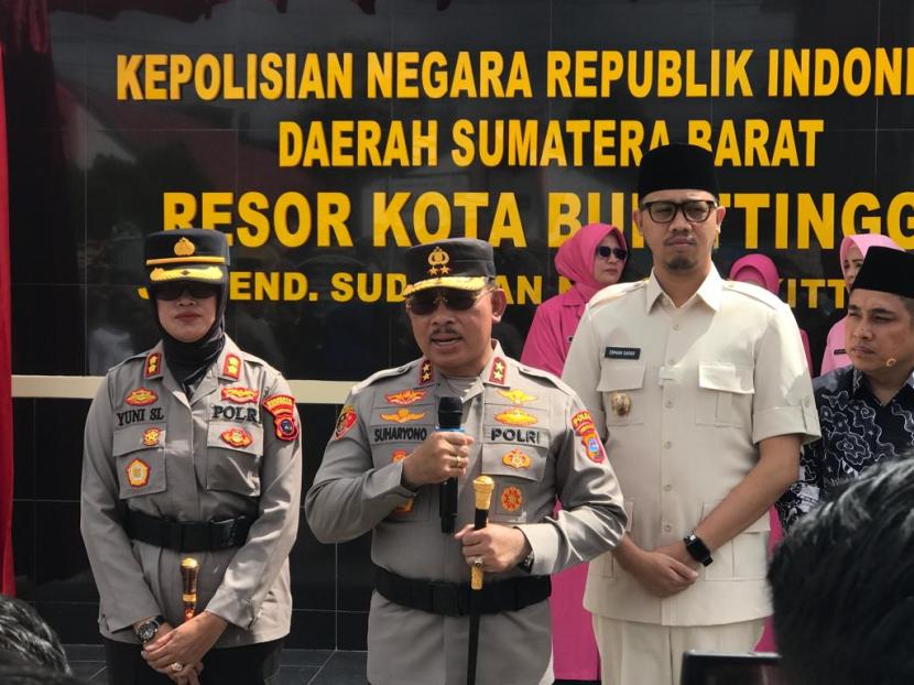 Kapolda Sumatra Barat, Irjen Pol Suharyono, meresmikan status Polres Bukittinggi menjadi Polresta Bukittinggi, Sabtu (29/10/2022) 