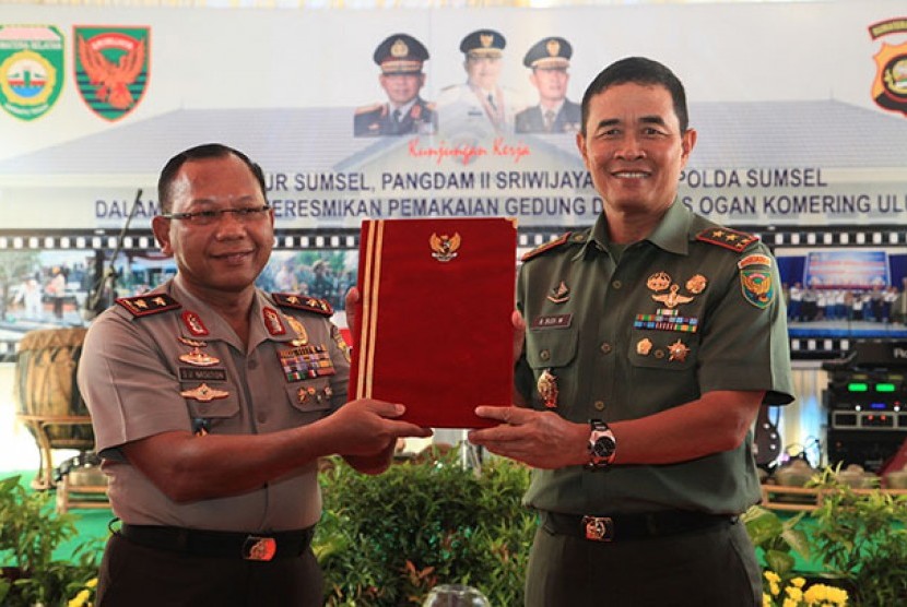 Kapolda Sumsel  Irjen Pol Saud Usman Nasution dan Pangdam II/ Sriwijaya Mayjen TNI Bambang Budi Waluyo