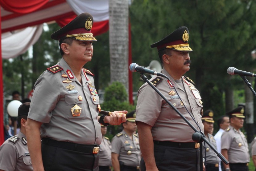 Kapolda Sumut yang baru Irjen Pol Rycko Amelza Dahniel (kiri).