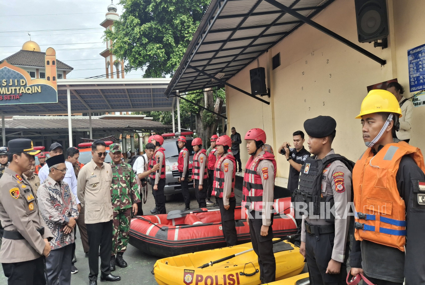 Polisi Siaga Ditengah Ancaman Bencana di Cimahi dan Bandung Barat