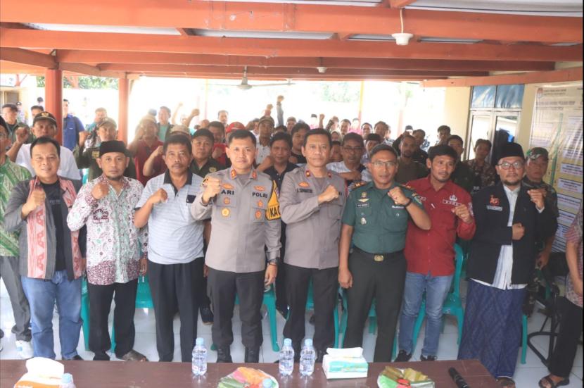 Kapolres Indramayu, AKBP Ari Setyawan Wibowo, melaksanakan kunjungan kerja ke Polsek Sukagumiwang, Jumat (6/9/2024). 