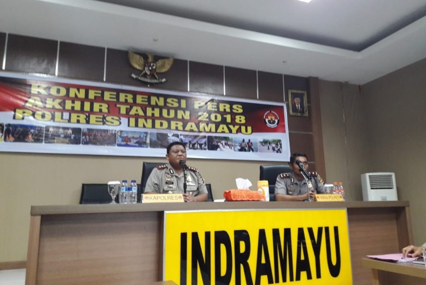 Kapolres Indramayu, AKBP M Yoris MY Marzuki menggelar Konferensi Pers Akhir Tahun 2018, di Mapolres Indramayu, Senin (31/12) sore. Sepanjang 2018, kasus kriminalitas di Kabupaten Indramayu menurun. 