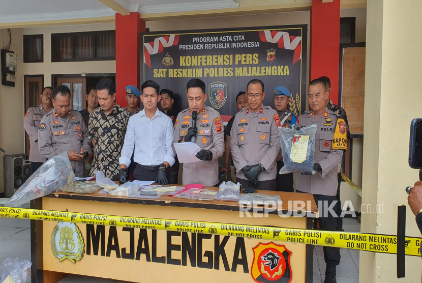 Kapolres Majalengka, AKBP Indra Novianto, saat menggelar konferensi pers di Mapolres Majalengka, Jumat (17/1/2025).