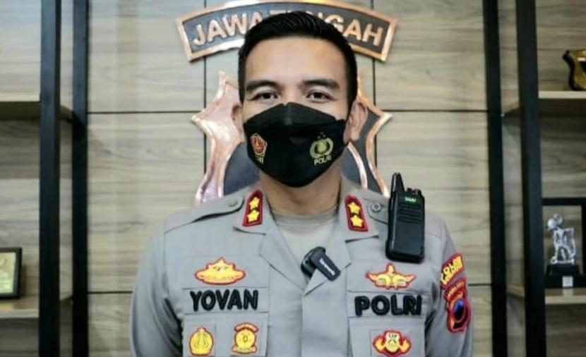 Kapolres semarang, AKBP Yovan Fatika HA saat memberikan penjelasan terkait dengan penelusuran unggahan video indiksi klitih yang diunggah di media social dan beredar di masyarakat, di Mapolres semarang, Kamis (21/4).