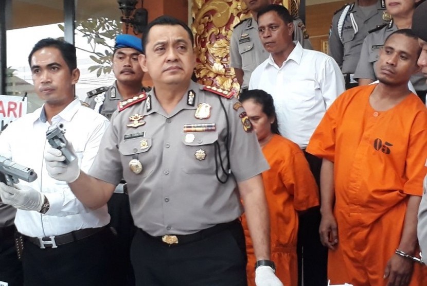 Kapolresta Denpasar, Kombes Pol Hadi Purnomo memaparkan kasus penangkapan kader Partai Gerindra yang juga Wakil Ketua DPRD Bali, Komang Swastika di Mapolrestas Denpasar, Senin (6/11)
