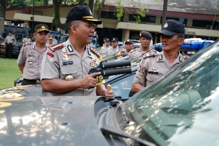 Kapolresta Depok Kombes Ahmad Subarkah (kedua kiri).