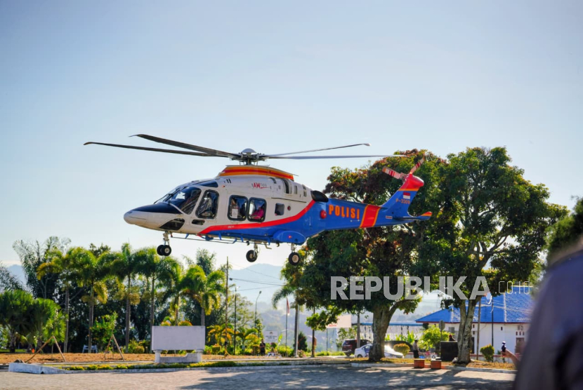Kapolri Jenderal Listyo Sigit melakukan patroli udara dengan helikopter untuk memantau situasi bencana alam banjir terkini yang terjadi di wilayah Sumatera Utara (Sumut), Senin (1/12/2025).
