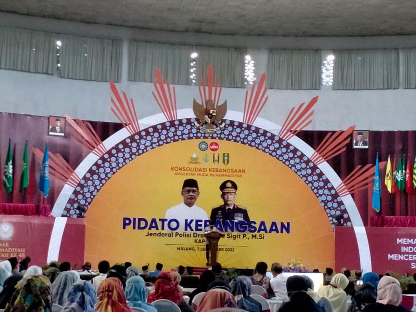 Kapolri Jenderal Listyo Sigit memberikan pidato kebangsaan dalam acara konsolidasi kebangsaan angkatan muda Muhammadiyah di Hall Dome Universitas Muhammadiyah Malang (UMM), Rabu (7/9/2022). 