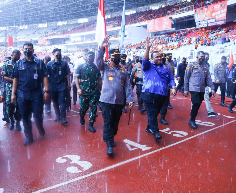 Kapolri Jenderal Listyo Sigit Prabowo hadir dalam acara puncak peringatan Hari Buruh Internasional atau May Day Fiesta tahun 2022 di Stadion Utama Gelora Bung Karno (SUGBK), Jakarta, Sabtu (14/5/2022).