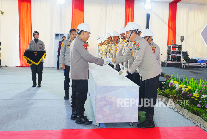Kapolri Jenderal Listyo Sigit Prabowo melaksanakan groundbreaking pembangunan 29 dapur Satuan Pelayanan Pemenuhan Gizi (SPPG) di Provinsi Sumatra Utara (Sumut).