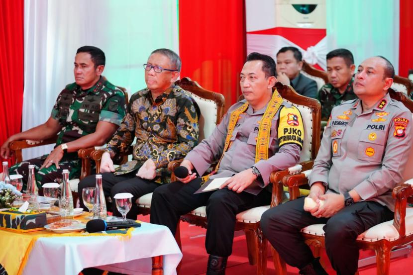 Kapolri Jenderal Listyo Sigit Prabowo melakukan dialog interaktif terkait kebakaran hutan dan lahan (karhutla) di Provinsi Kalimantan Barat.