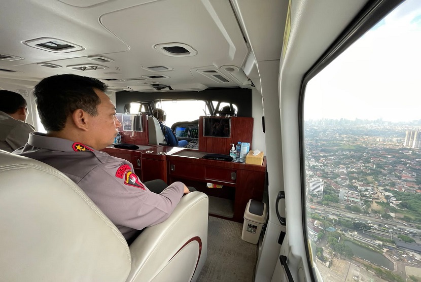 Kapolri Jenderal Listyo Sigit Prabowo memantau langsung situasi terkini arus mudik Hari Raya Idul Fitri tahun 2023. Peninjauan itu melalui via udara menggunakan Helikopter.