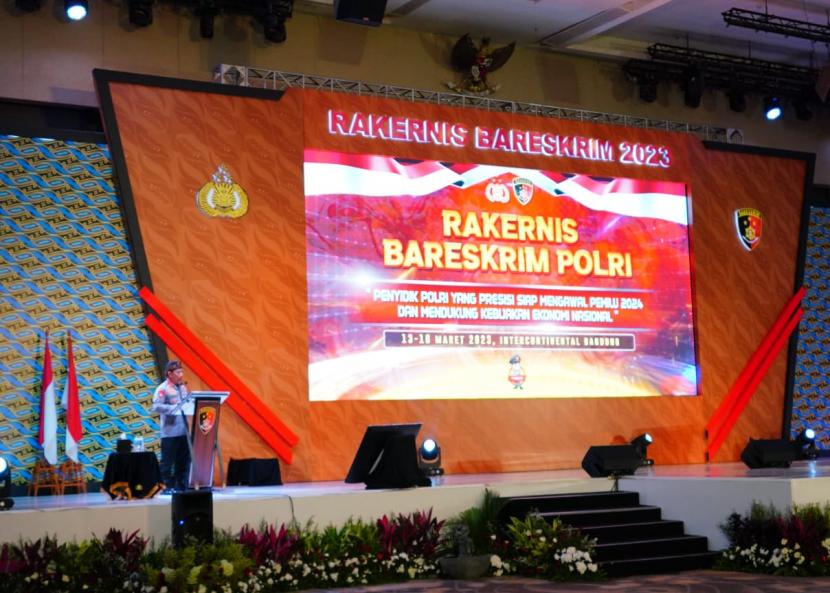 Kapolri Jenderal Listyo Sigit Prabowo memberikan sejumlah pengarahan tegas kepada seluruh jajaran Bareskrim Polri dalam kegiatan Rapat Kerja Teknis (Rakernis) di Bandung, Jawa Barat, Rabu, 15 Maret 2023. 