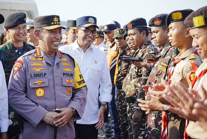 Kapolri Jenderal Listyo Sigit Prabowo menegaskan bahwa, pihaknya bersama dengan stakeholder terkait akan memberikan pelayanan semaksimal mungkin dalam rangka pengamanan arus mudik dan balik Lebaran 2023. 
