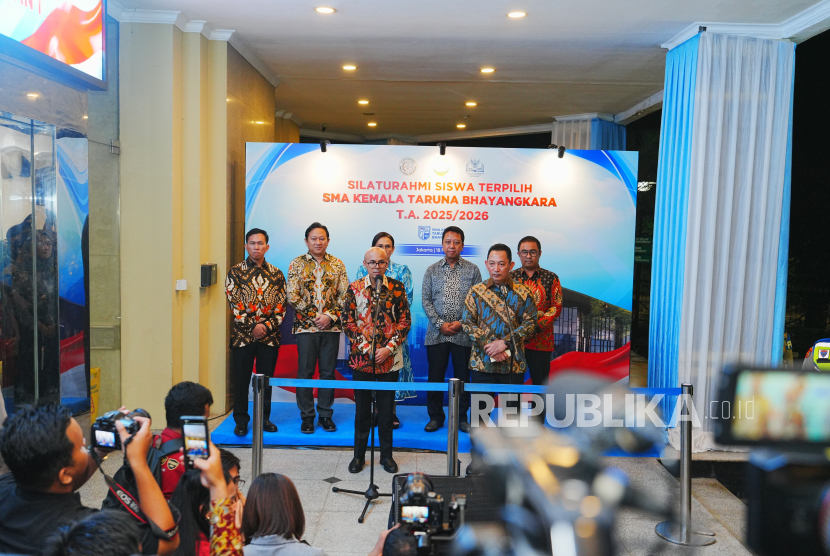 Kapolri Jenderal Listyo Sigit Prabowo menggelar silaturahim dengan siswa terpilih SMA Kemala Taruna Bhayangkara, Ahad (19/5/2025). 