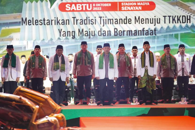Kapolri Jenderal Listyo Sigit Prabowo menghadiri kegiatan Tradisi Keceran dalam rangka memperingati Milad ke-70 Kesenian Tari Tjimande Kolot Kebon Djeruk Hilir (Kesti TTKKDH) di Senayan, Sabtu, 8 Oktober 2022, malam. 