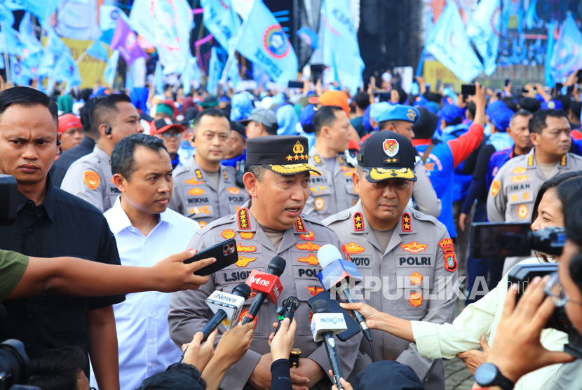 Kapolri Jenderal Listyo Sigit Prabowo menghadiri May Day Fiesta di Lapangan Monas, Jakarta Pusat, Kamis (1/5/2025).