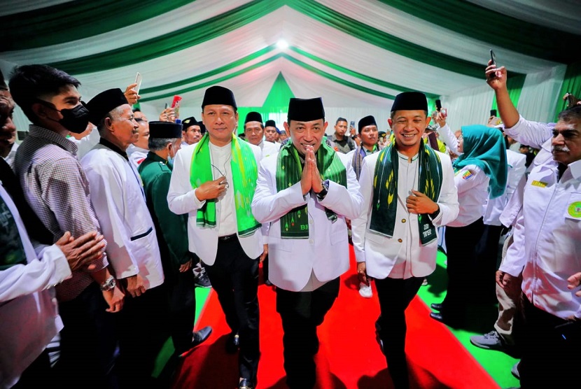 Kapolri Jenderal Listyo Sigit Prabowo menghadiri pencanangan pembangunan Gedung DPP Kesti Tari Tjimande Kolot Kebon Djeruk Hilir (TTKKDH), dan pemberian penghargaan kepada atlet Kesti TTKKDH.