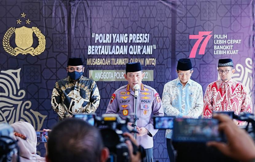 Kapolri Jenderal Listyo Sigit Prabowo menghadiri penganugerahan Musabaqah Tilawatil Quran (MTQ) anggota Polri di Auditorium STIK-PTIK, Kamis (18/8/2022).