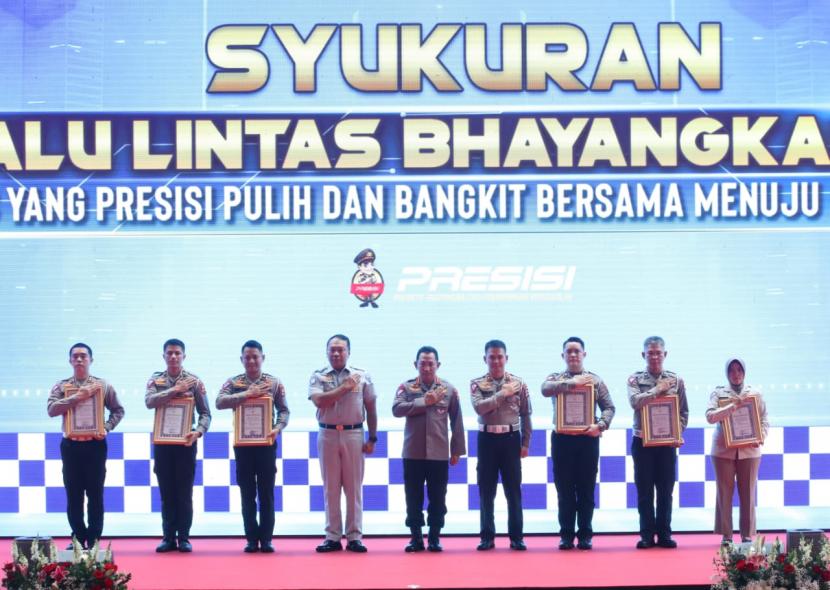 Kapolri Jenderal Listyo Sigit Prabowo menghadiri syukuran perayaan Hari Ulang Tahun ke-67 lalu lintas bhayangkara (HUT Lantas) di Gedung Korlantas Polri, Jakarta, Kamis (22/9/2022).
