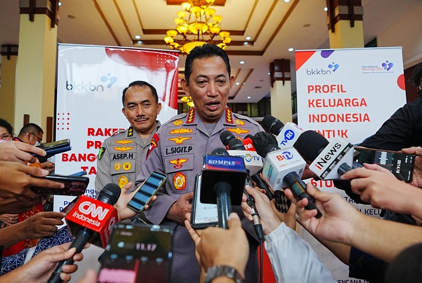 Kapolri Jenderal Listyo Sigit Prabowo mengaku Satgas Damai Cartenz masih melakukan pencarian keberadaan pilot Susi Air yang disandera KKB di Papua.
